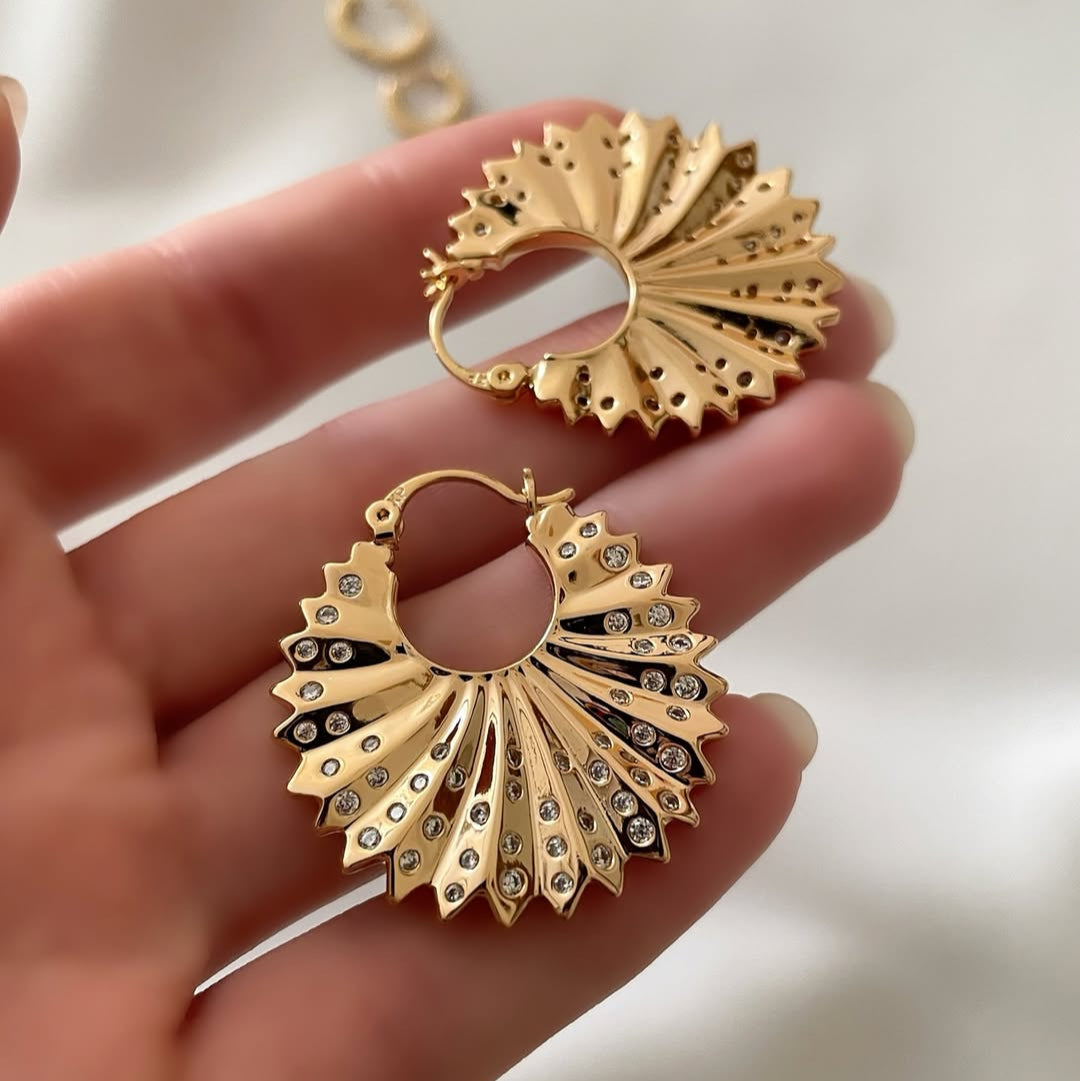 Clio Shell Curve Hoop Earrings