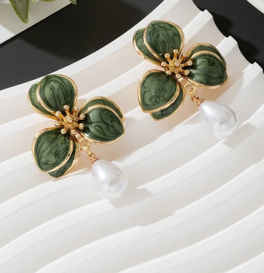Nayla Pearl Blossom Earrings