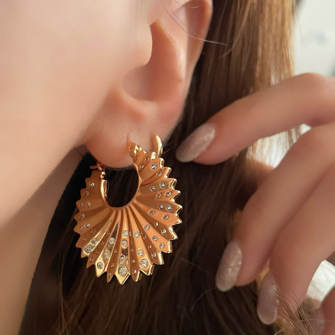 Clio Shell Curve Hoop Earrings
