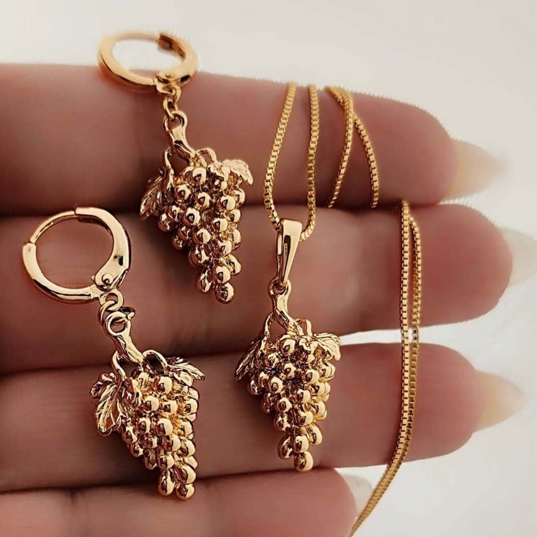Gilded Grape Charm Jewelry Set (Earrings + Pendant)