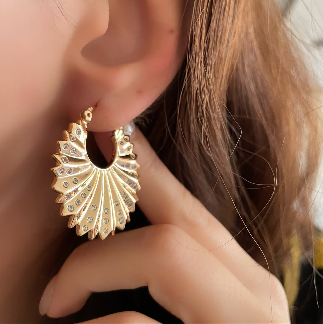 Clio Shell Curve Hoop Earrings