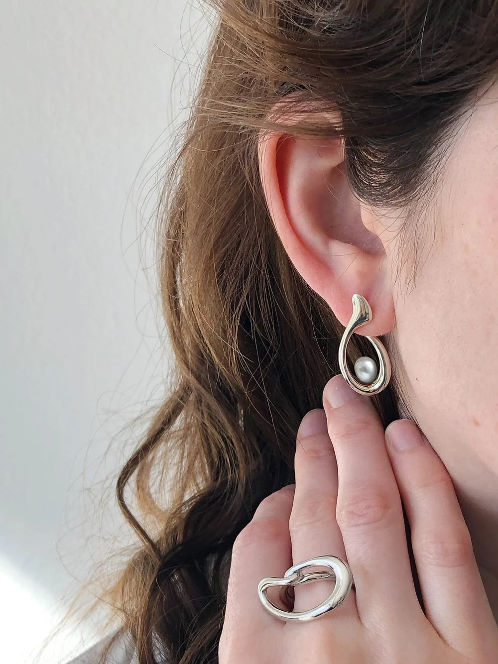 Treble Pearl Ear Cuff