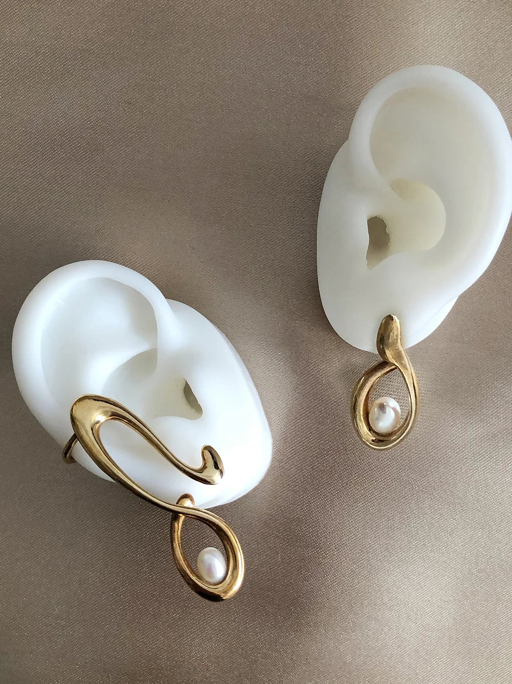 Treble Pearl Ear Cuff