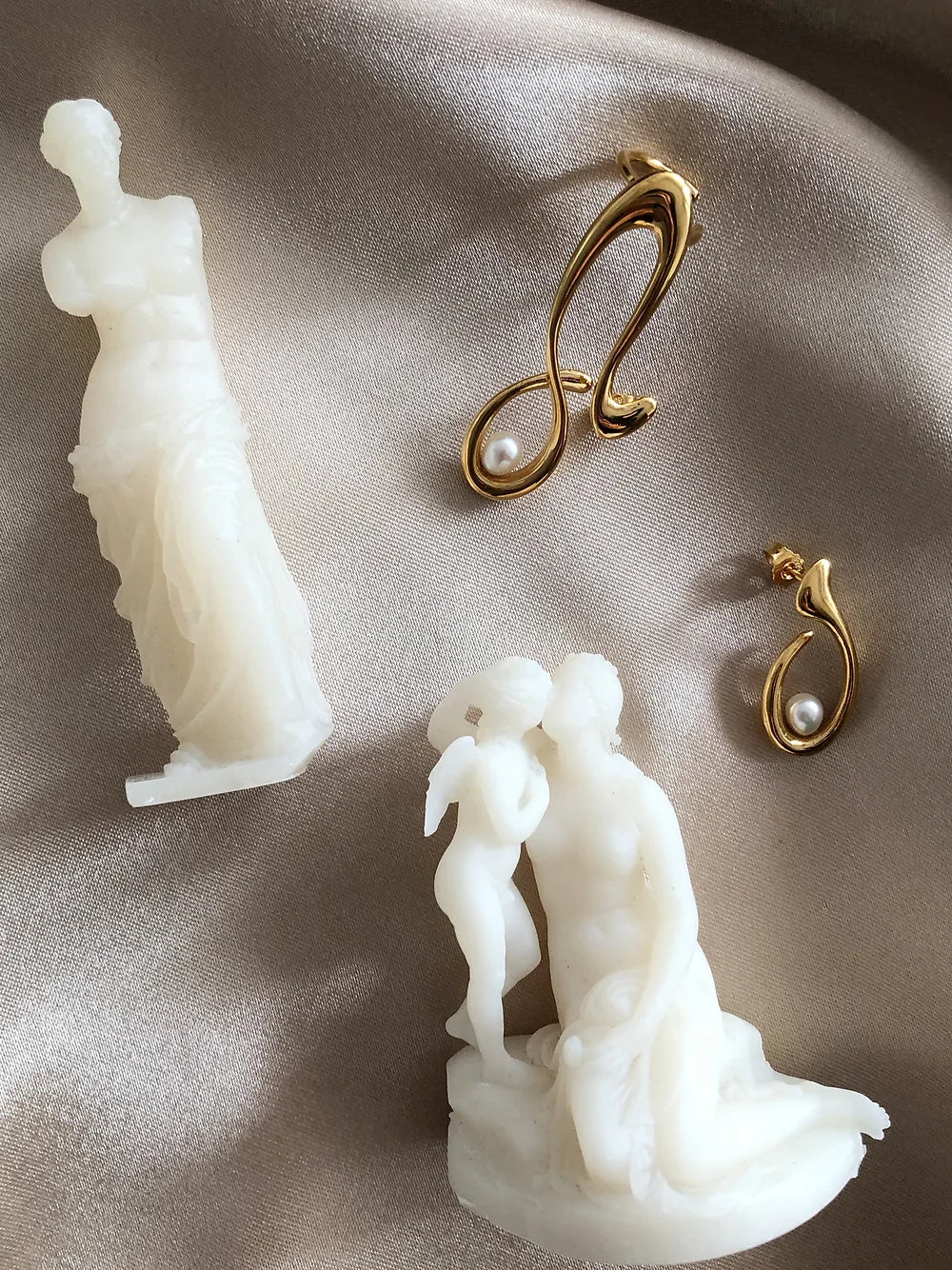 Treble Pearl Ear Cuff
