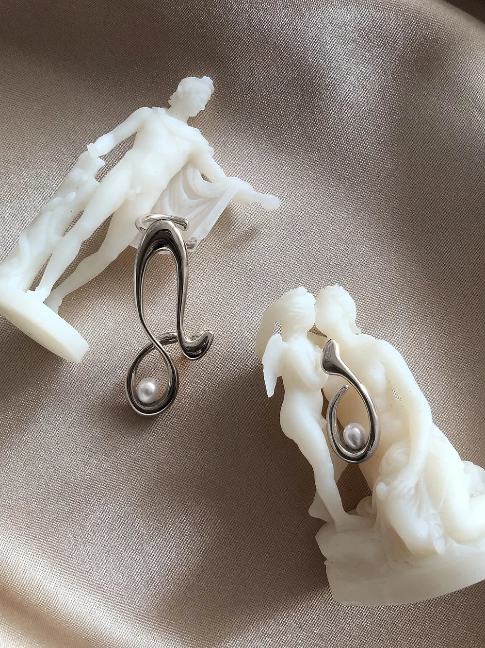Treble Pearl Ear Cuff