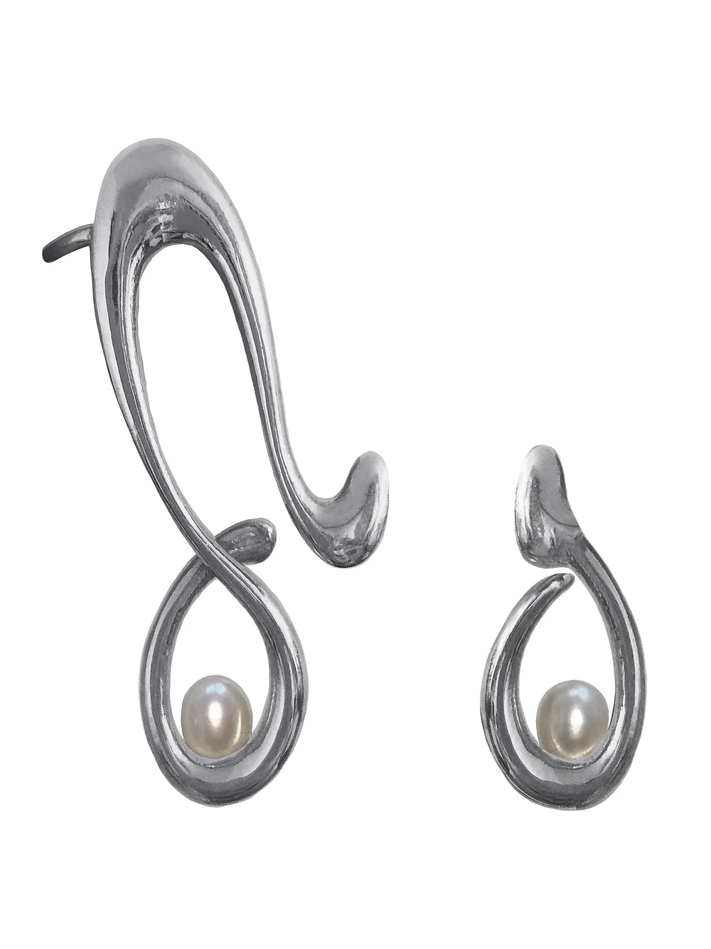 Treble Pearl Ear Cuff