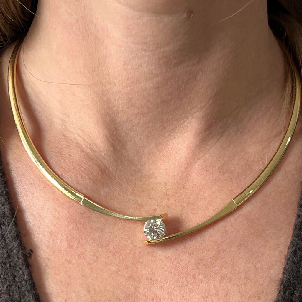 Liora Curve Necklace