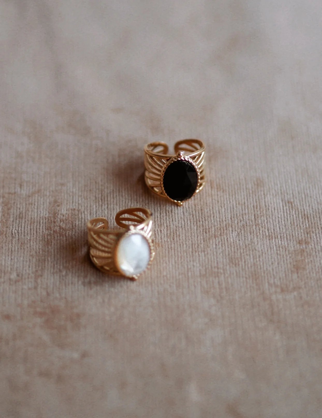 Hazel Noir Oval Ring