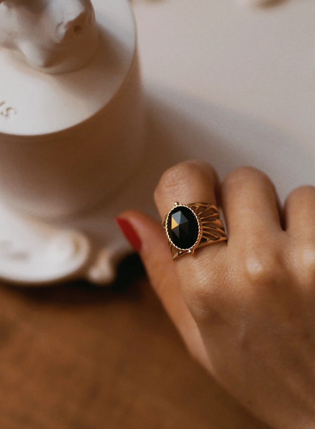 Hazel Noir Oval Ring