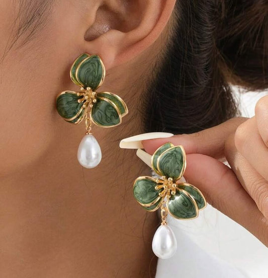 Nayla Pearl Blossom Earrings