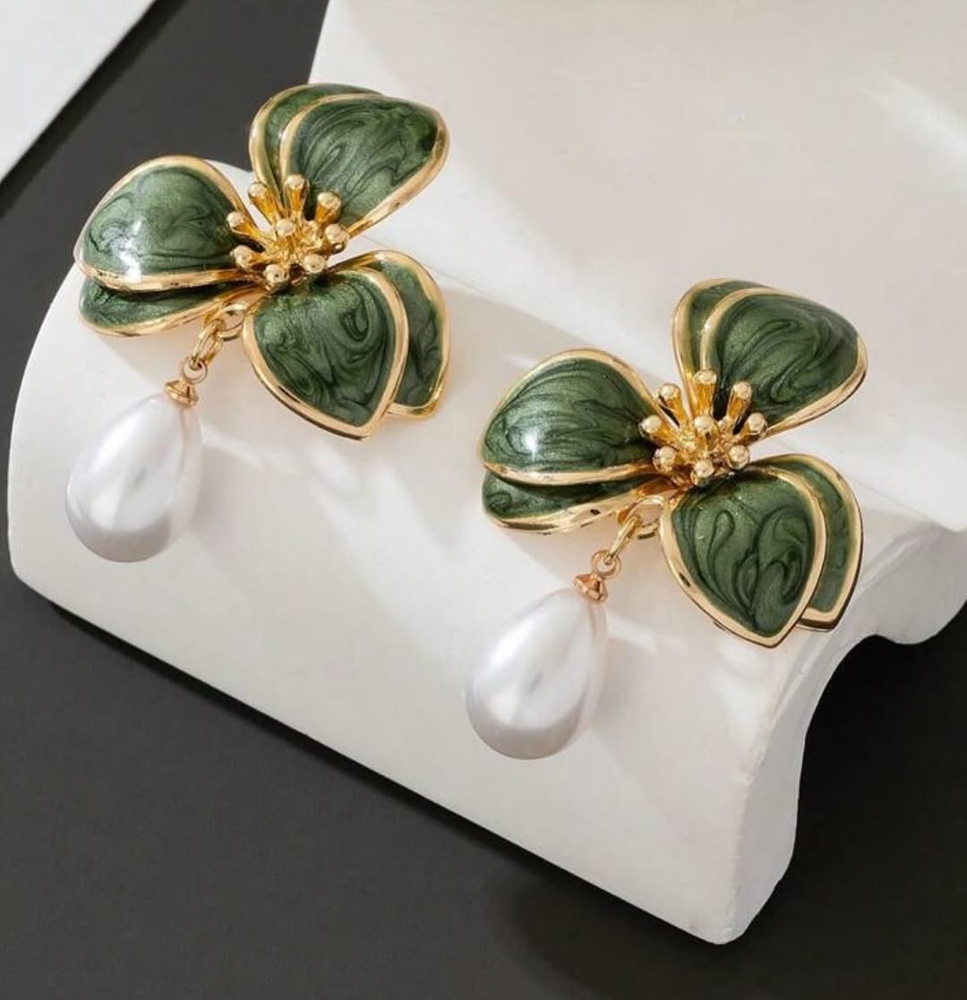 Nayla Pearl Blossom Earrings