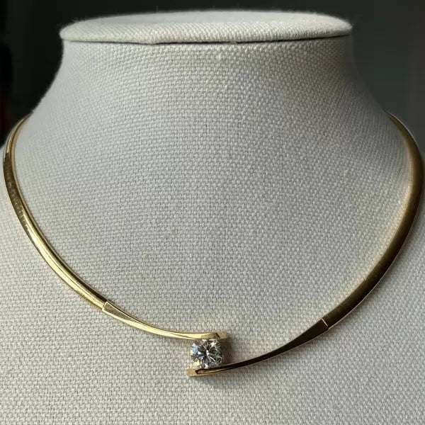 Liora Curve Necklace