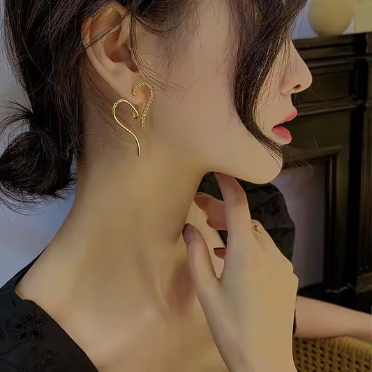 Léa Sculpted Heart Hoop Earrings