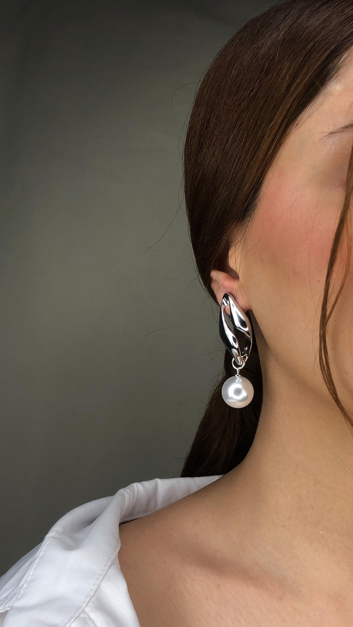 Selene Wave Pearl Earrings