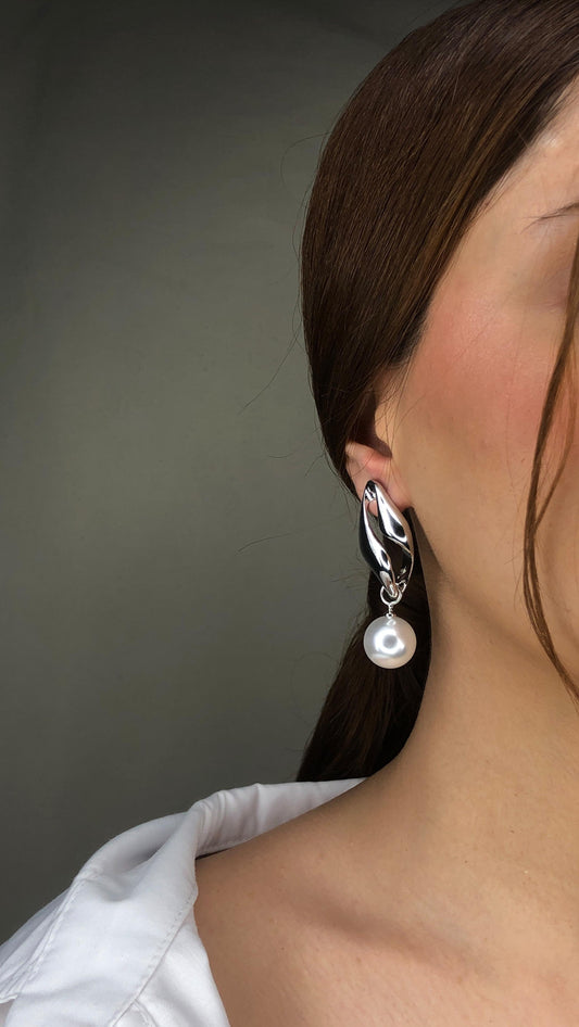 Selene Wave Pearl Earrings