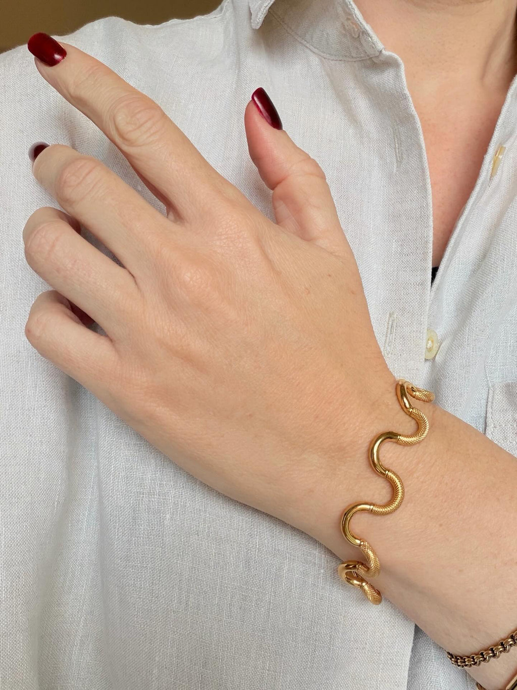 Helix Curve Gold Bracelet
