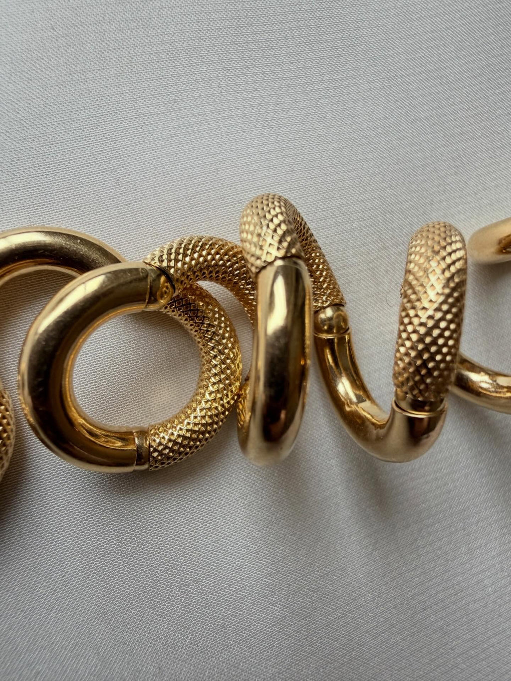 Helix Curve Gold Bracelet