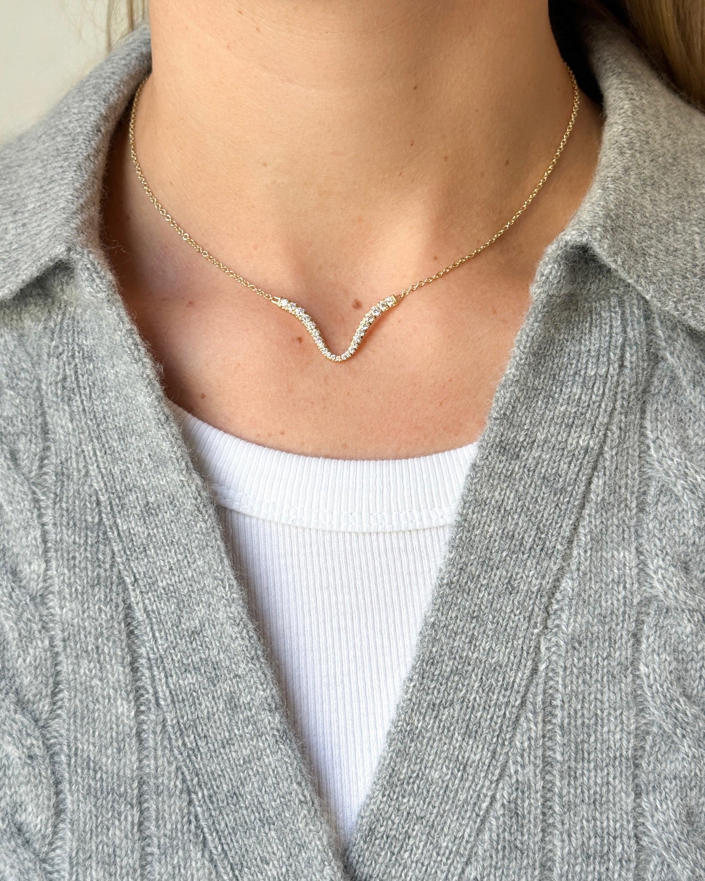Seren V-Fall Pendant