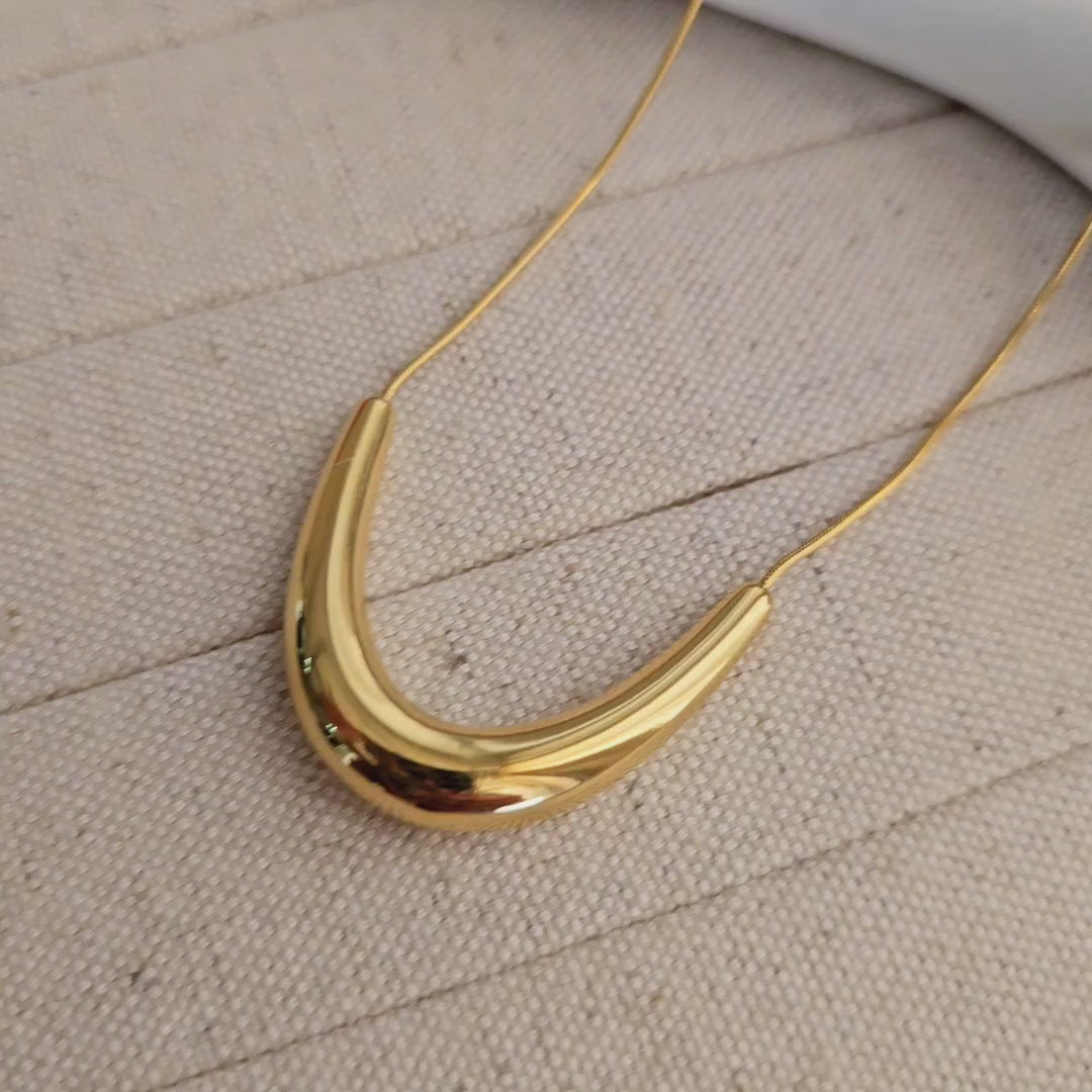 Elara Curved Gold Necklace