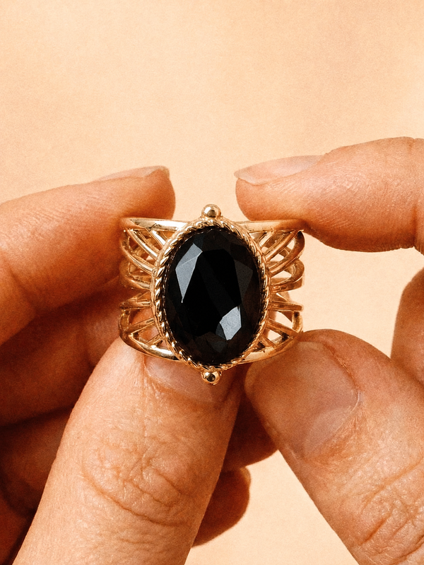 Hazel Noir Oval Ring