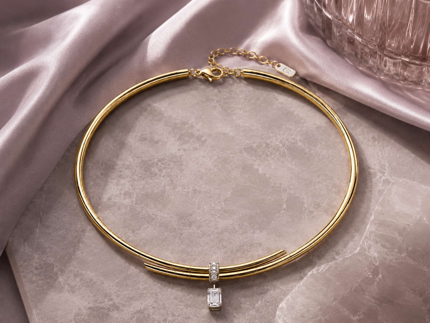 Arcea Crystal Collar