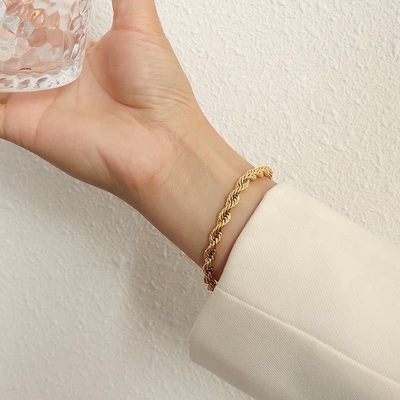 Aurelia Twist Chain Bracelet