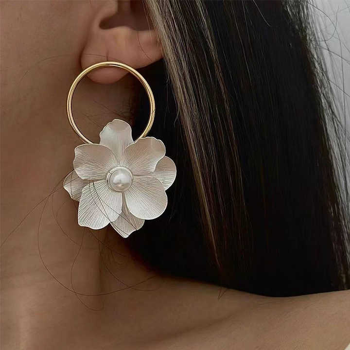 Lara Flower Hoops