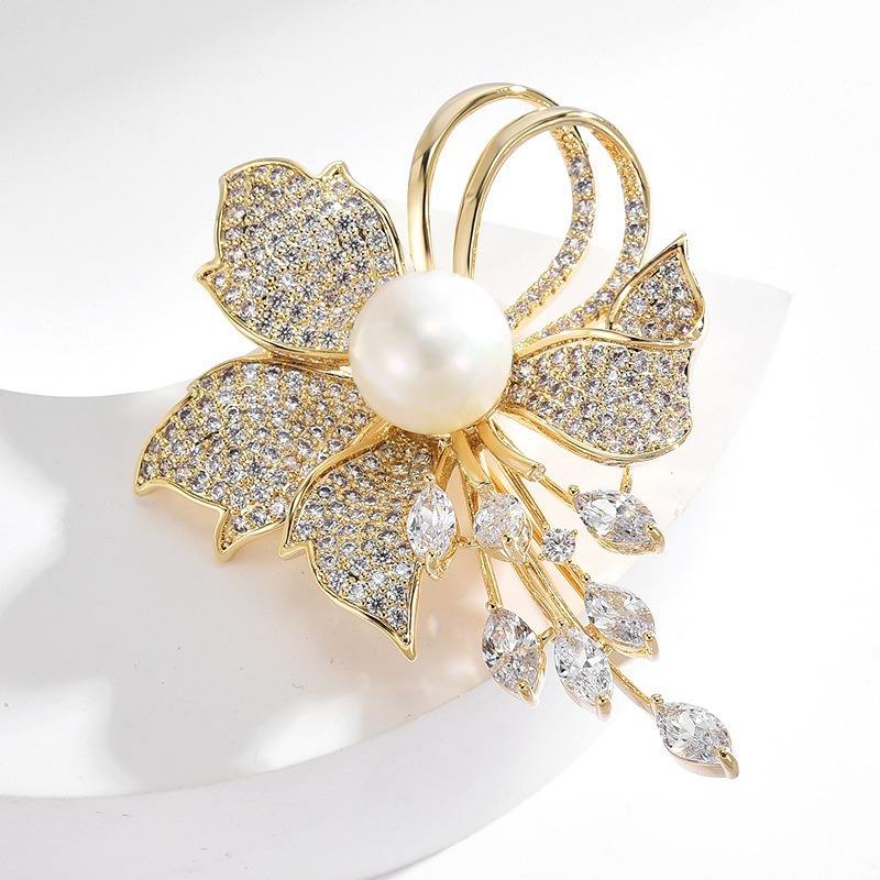 Virelle Pearl Emblem Brooch