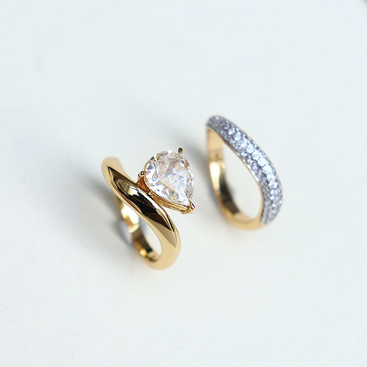 Cora Pear Halo Ring