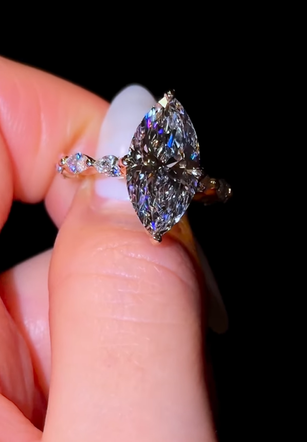 Elena Baguette Ring (Size 7)