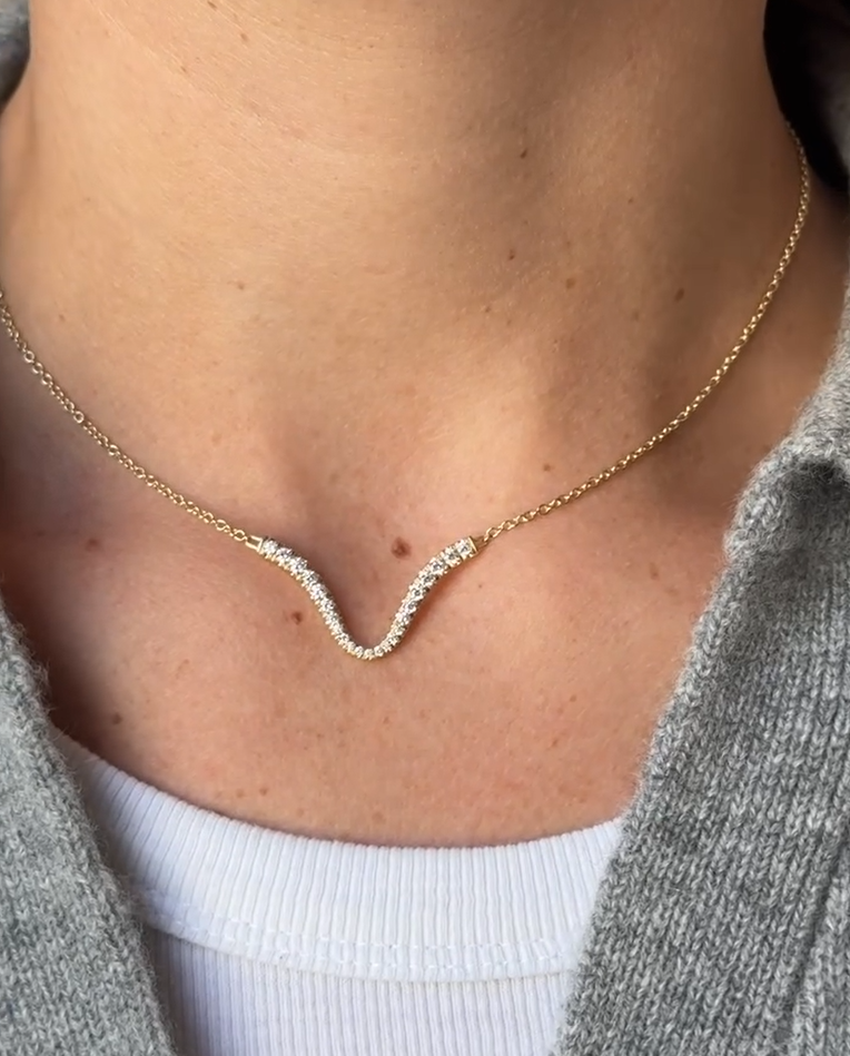 Seren V-Fall Pendant