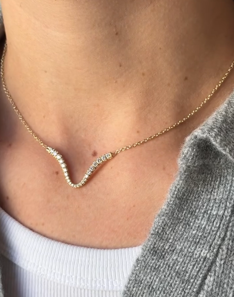 Seren V-Fall Pendant