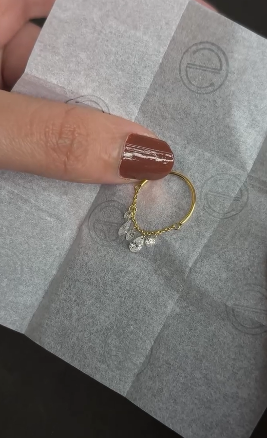 Drizzle Kiss Ring (Size 7)