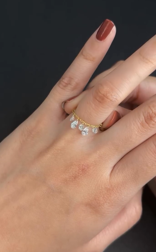 Drizzle Kiss Ring (Size 7)