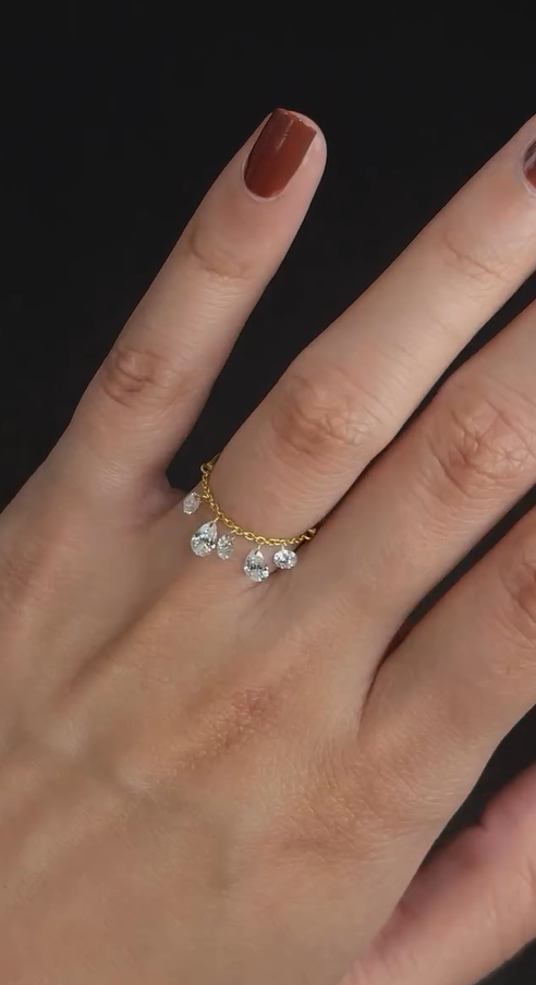 Drizzle Kiss Ring (Size 7)