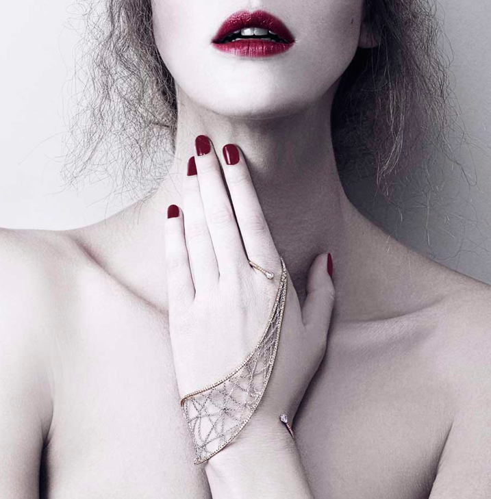 Veilora Hand Cuff
