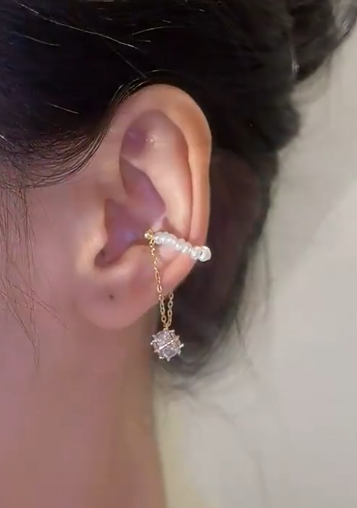 Aurelia Spark Ear Cuff