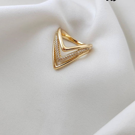 Zehra Chevron-shaped bold statement ring