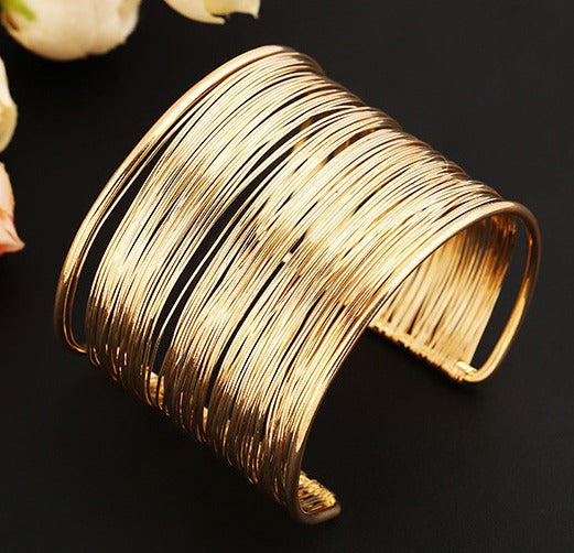 Ava's Elegant Wire Bangle