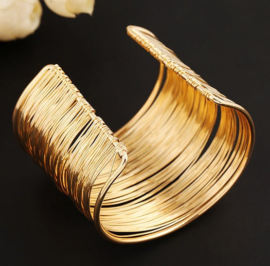 Ava's Elegant Wire Bangle