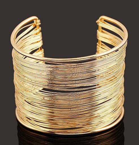 Ava's Elegant Wire Bangle