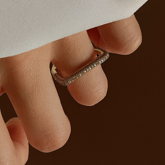 Elin Spark Band Ring