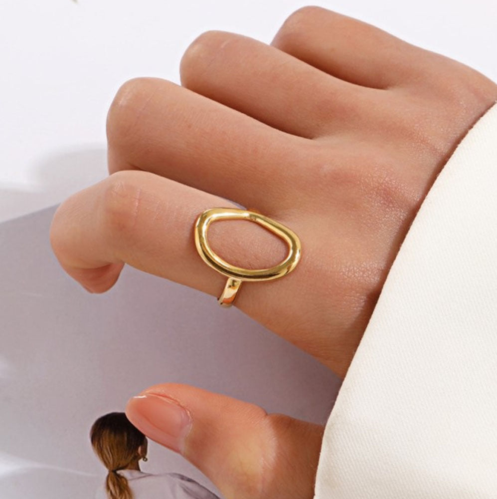 Oval Hollow Gold Ring in 18K Gold-Plated Stainless Steel