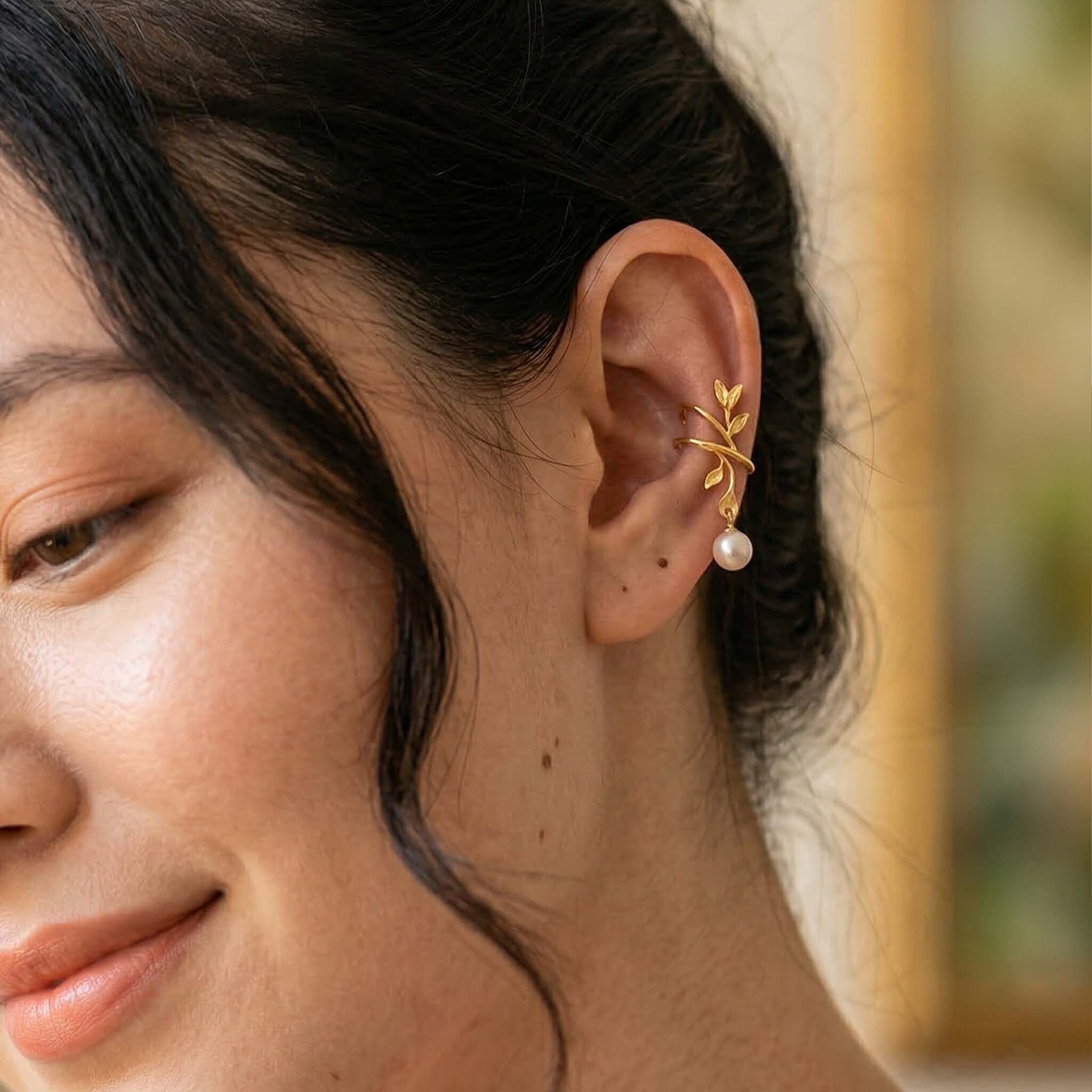 Verdelune Pearl Ear Cuff