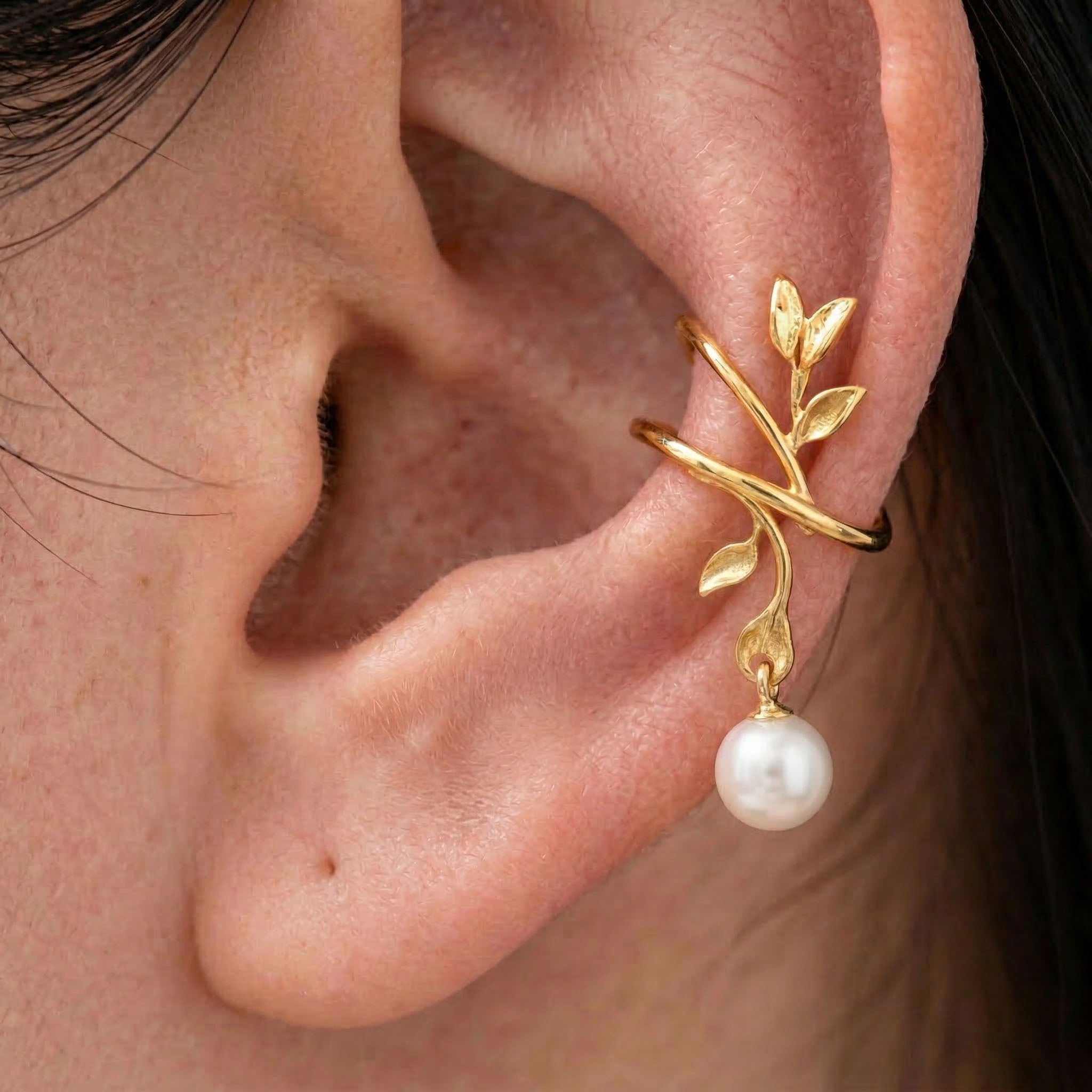Verdelune Pearl Ear Cuff