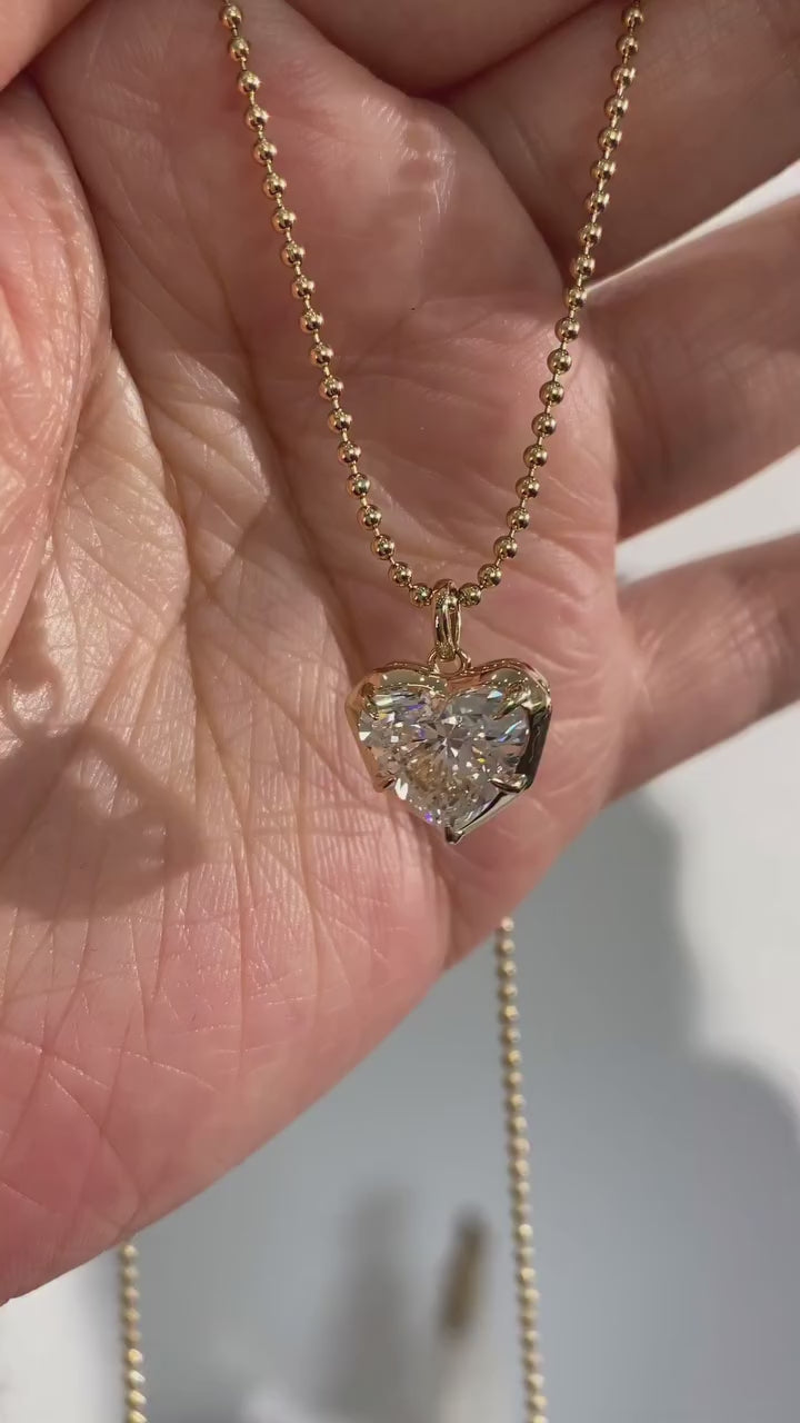 Amora Pendant Necklace