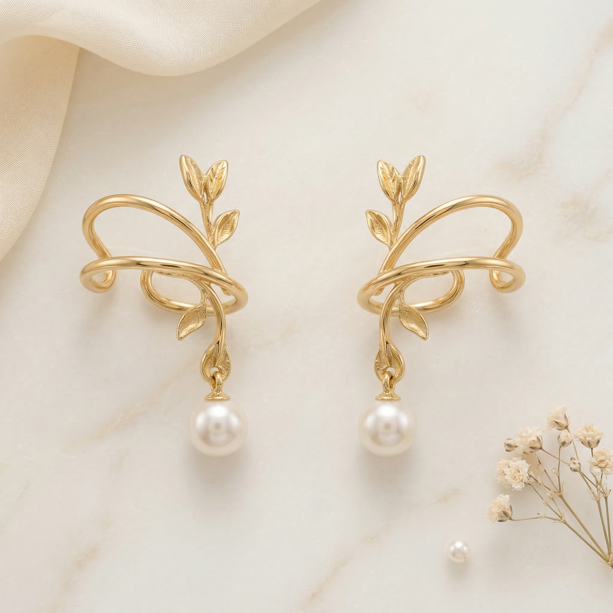 Verdelune Pearl Ear Cuff