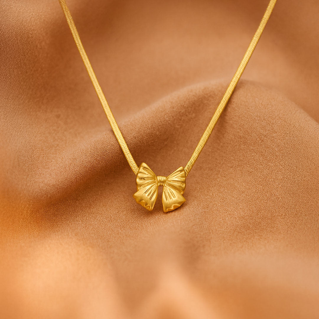 Mini Bow Herringbone Necklace in Gold