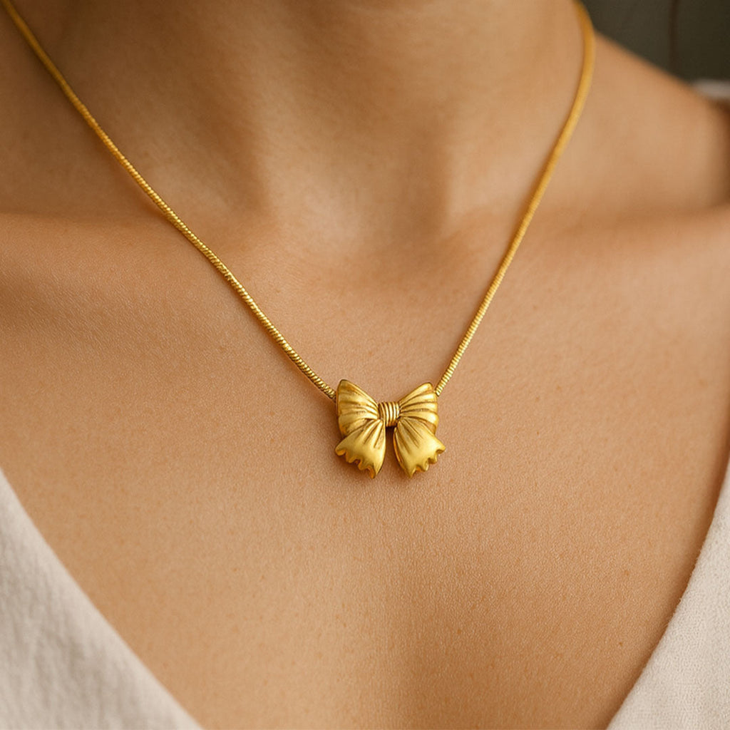 Mini Bow Herringbone Necklace in Gold